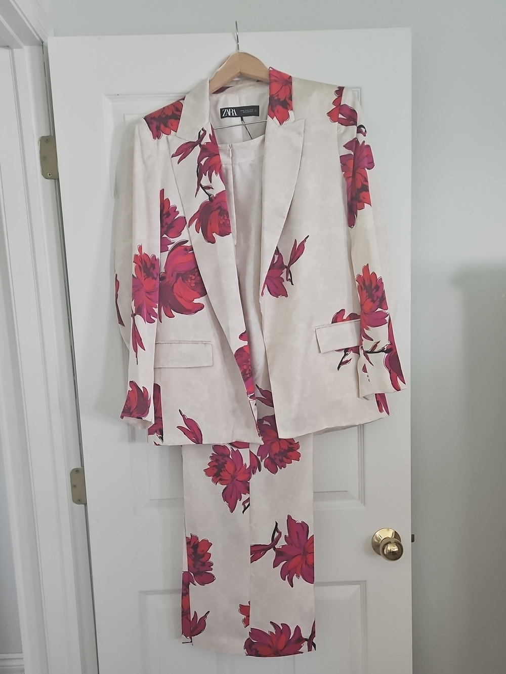 ZARA Cream Floral Blazer & Trouser Suit - Cream with Red Floral Print SZ XL